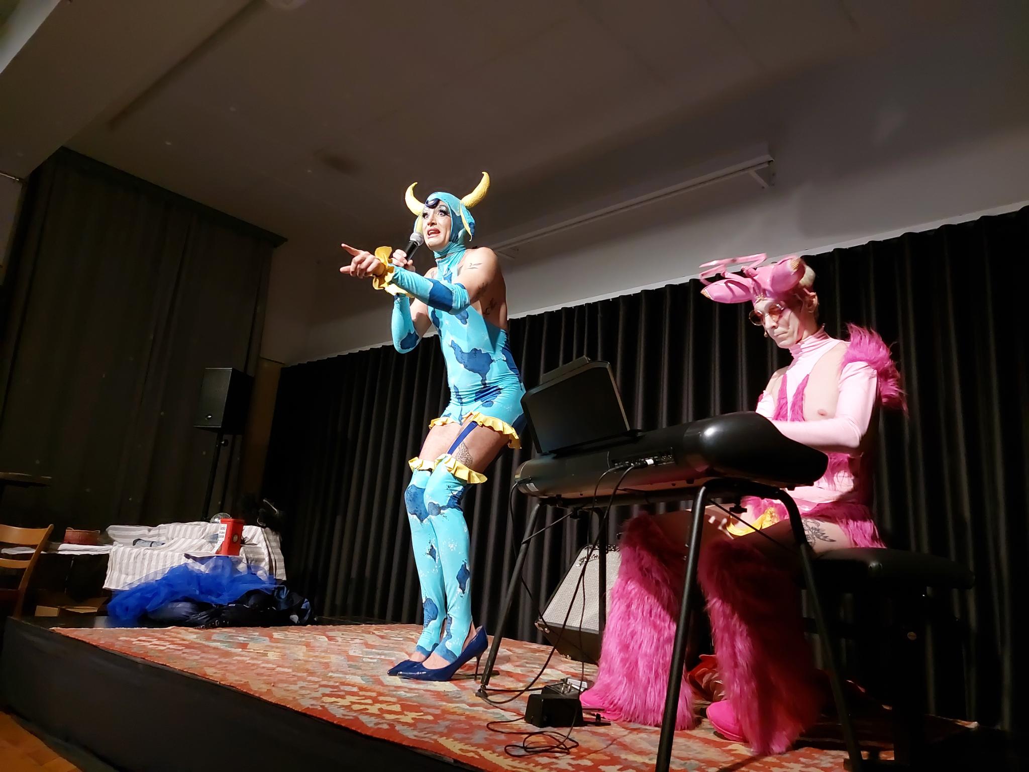 Zum Abschluss: Konzert in Bern von Soya the Cow und Piano Prince
