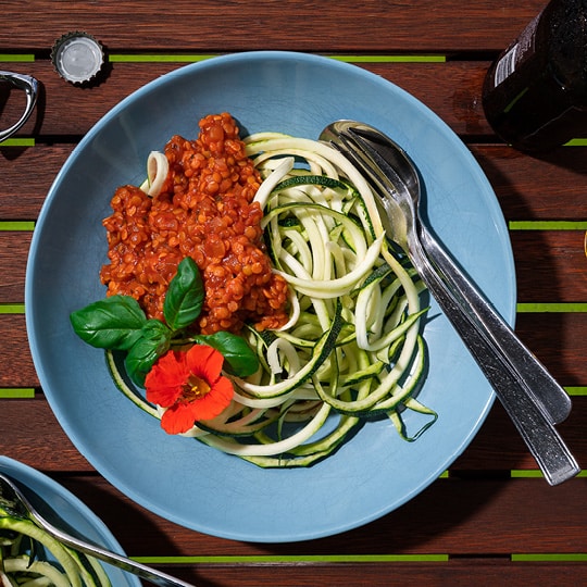 Zucchini-Spaghetti trifft Linsen-Bolognese: Ein Fest für Grüne Gaumen