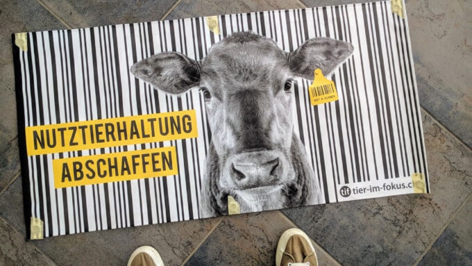 Flagge zeigen für die Abschaffung der Nutztierhaltung