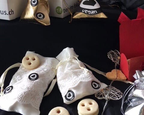 Bestelle jetzt selbstgemachte vegane Weihnachtsguetzli