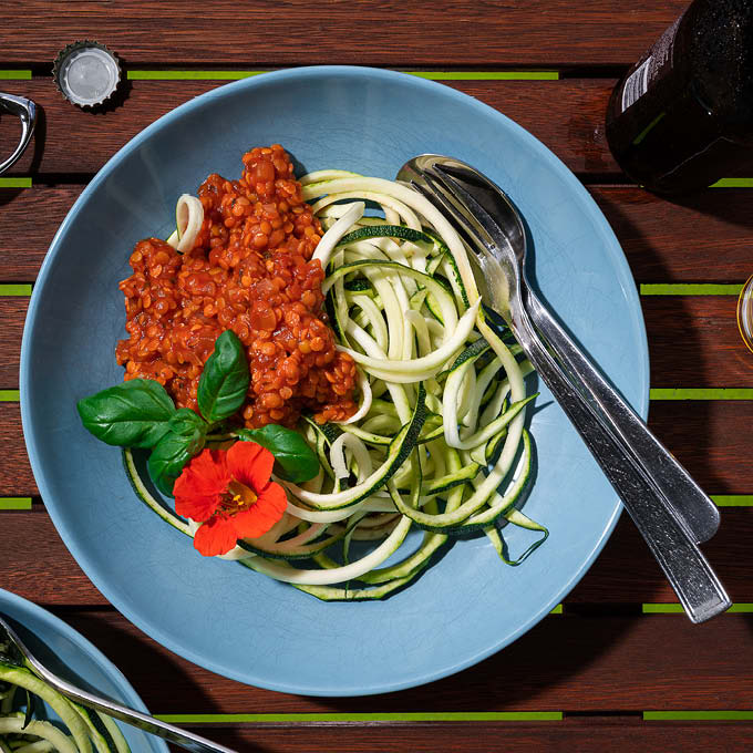 Linsen-Bolognese mit Zucchini-Spaghetti